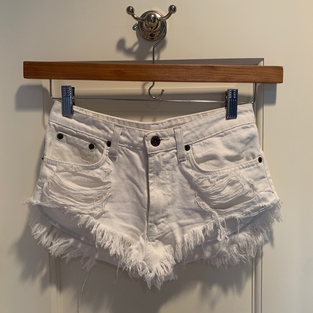 Carmar Morgan super shred denim shorts in white!
